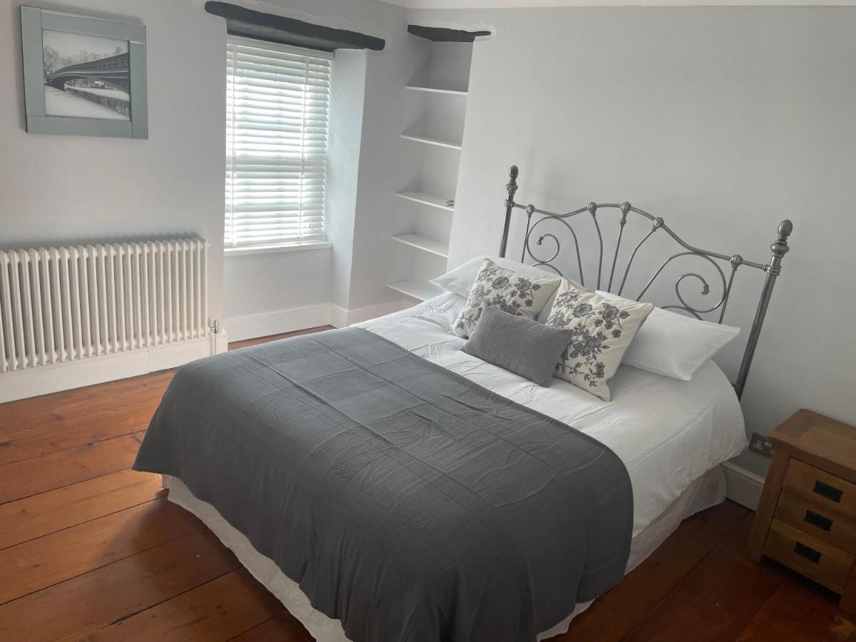 17 Eastgate Villa Cowbridge Exteriör bild